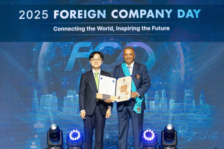 S-OIL 알 히즈아지 CEO, 금탑 산업훈장 대표 이미지